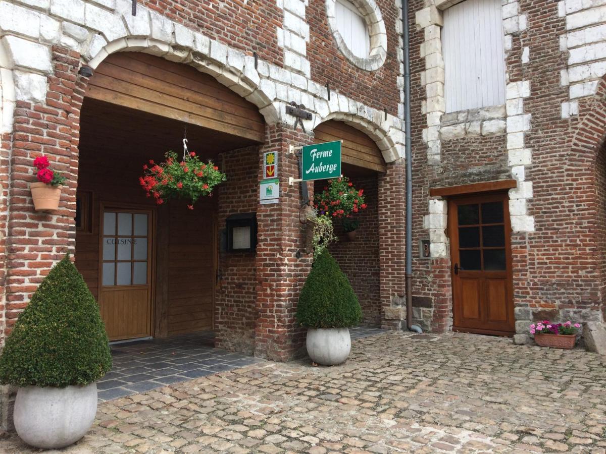 le chateau de PENIN Extérieur photo