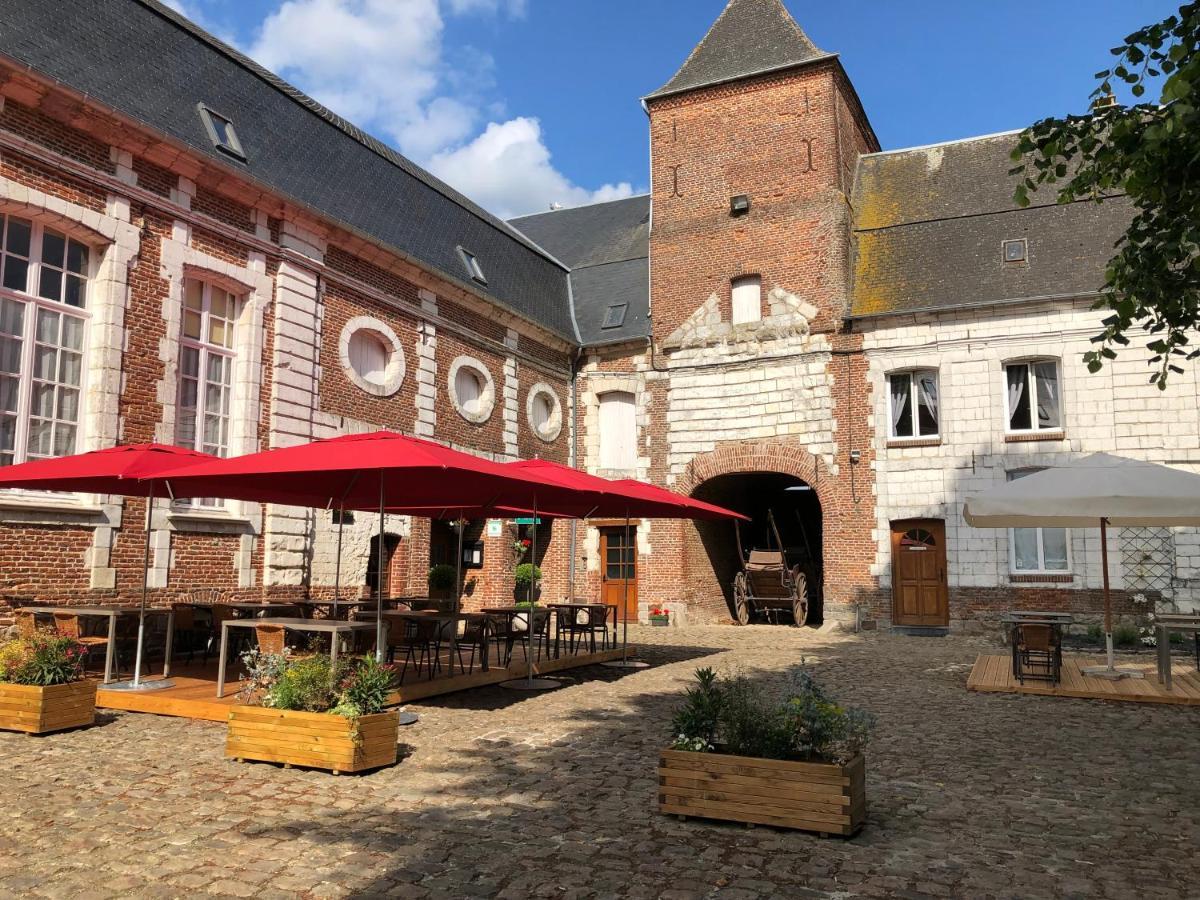 le chateau de PENIN Extérieur photo