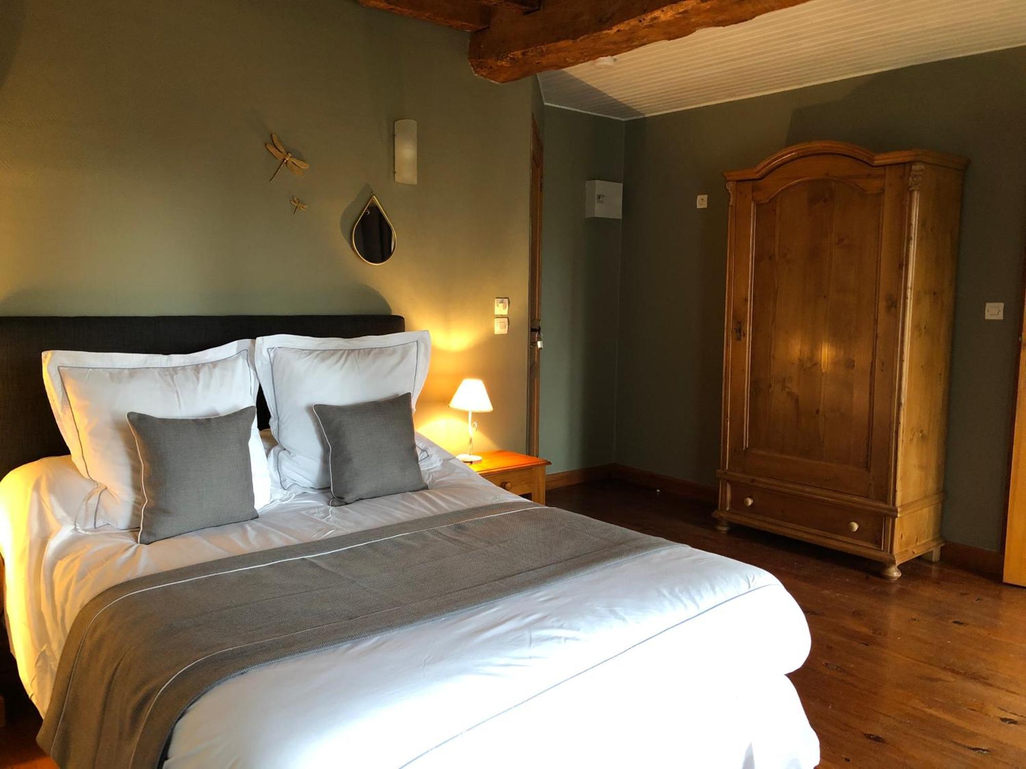 le chateau de PENIN Extérieur photo